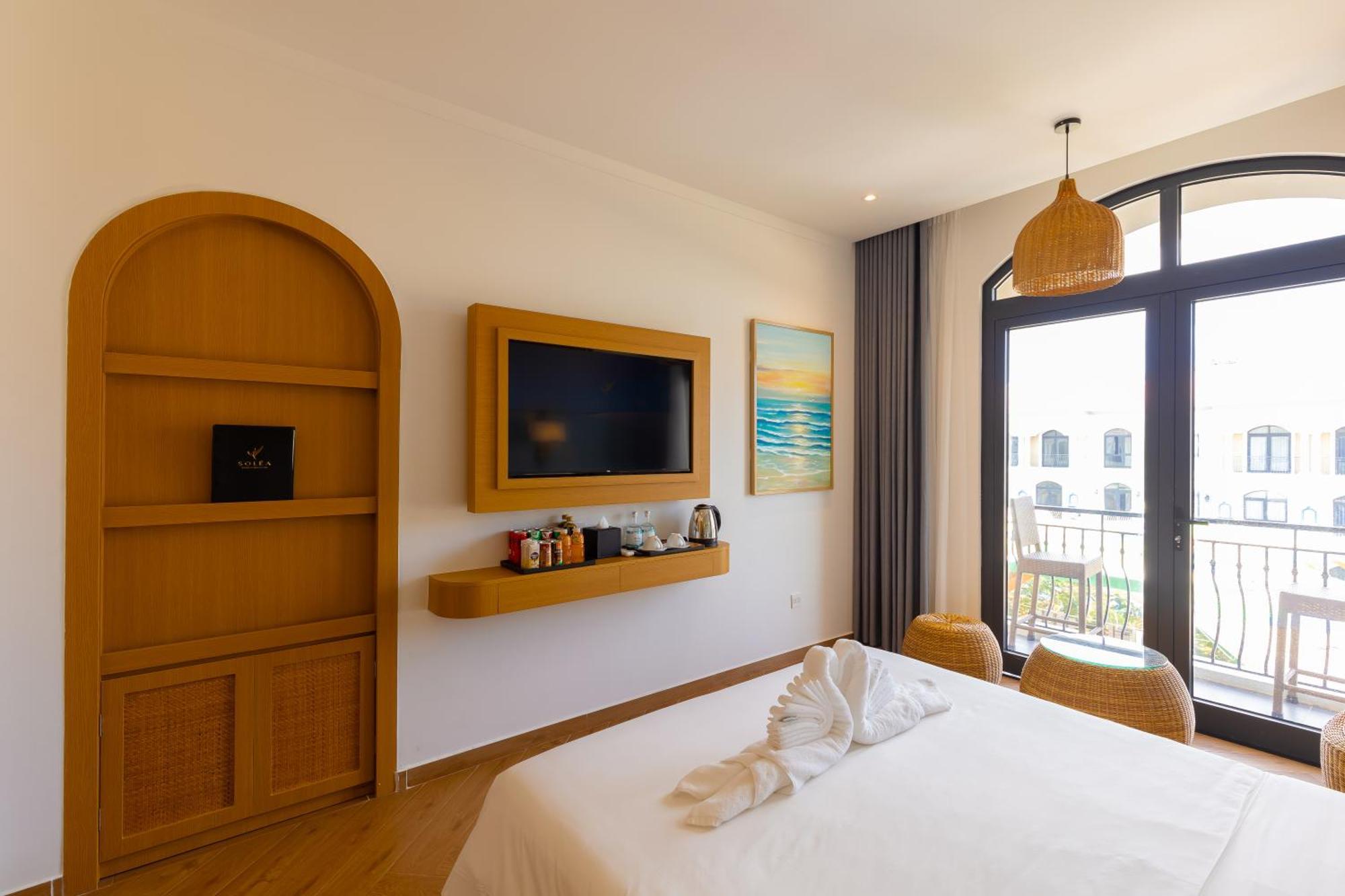 Solea Hotel Grandworld Дуонг-Донг Экстерьер фото